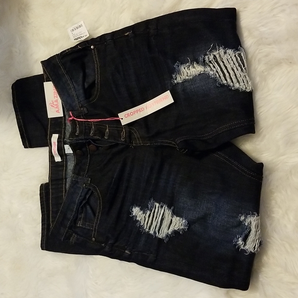 REFUGE Cropped Boyfriend Button Fly Jeans - Picture 10 of 15